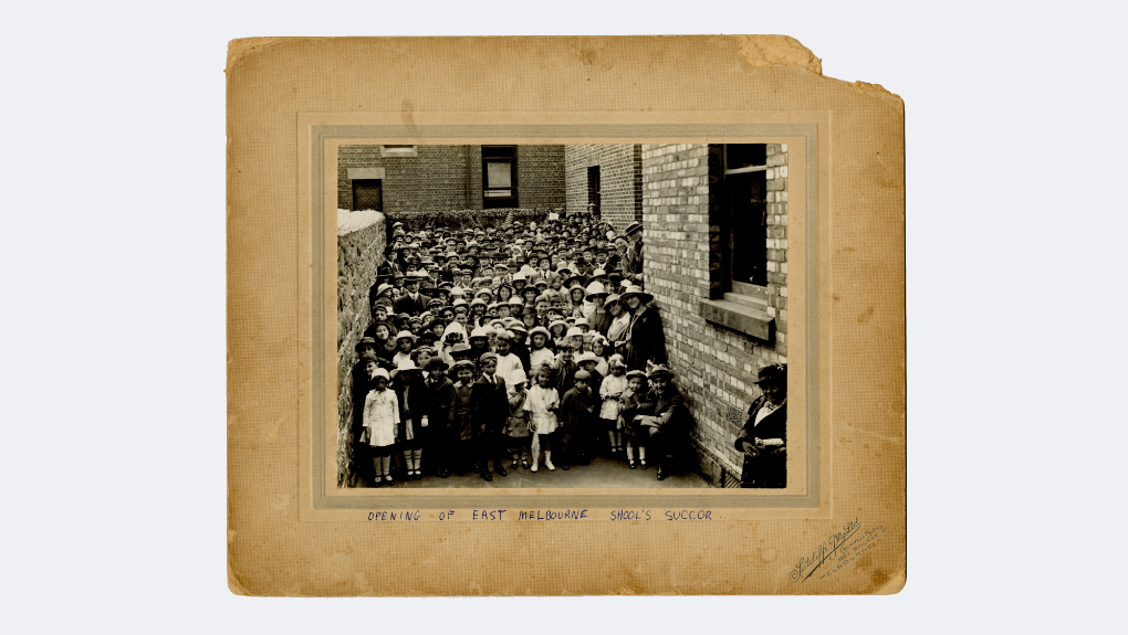 A Succot party in East Melbourne in 1913. Photo credit: Reproduced courtesy of the Jewish Museum of Australia.